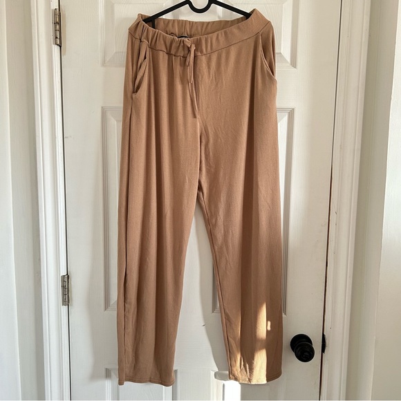 Boohoo Two Peice Set - Picture 6 of 8